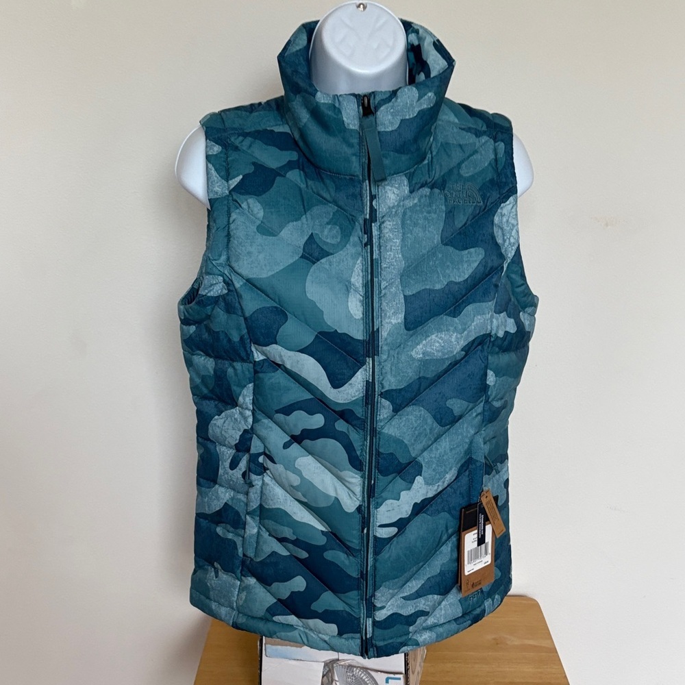 The North Face NWT Down Feather Blue Camouflage Puffer Vest Size Small